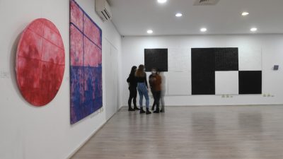 Cronică de expoziție „Two sides of Every Story”